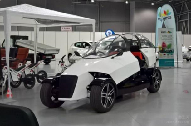 捷克首辆可在城市内行驶的3D打印电动汽车4ekolka