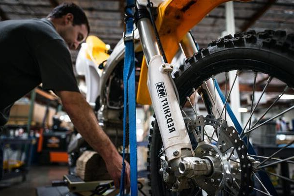 美公司用百倍速3D打印技术CLIP制造摩托车