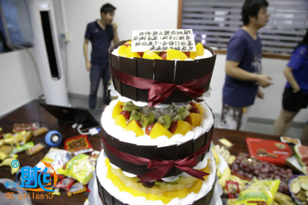 员工生日会 情暖“创想人”