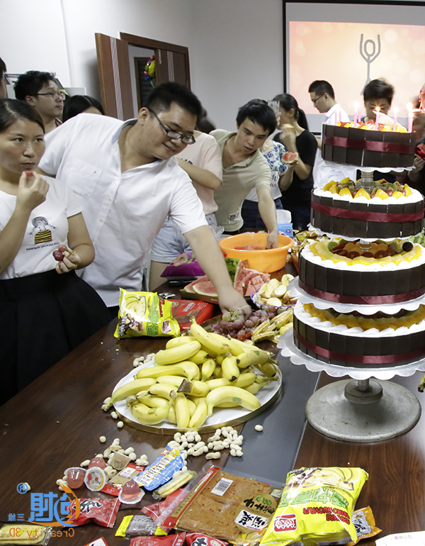 员工生日会 情暖“创想人”