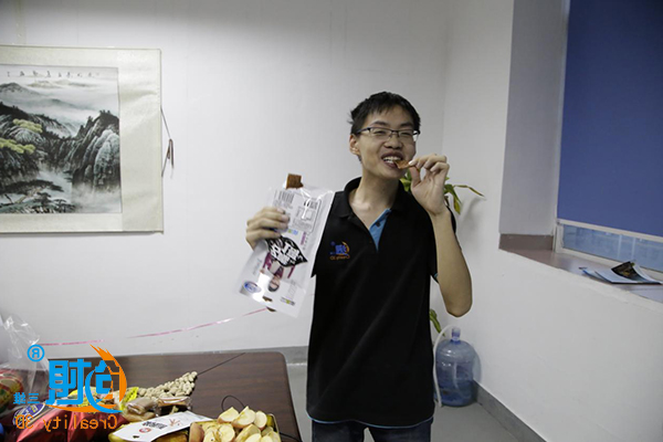 员工生日会 情暖“创想人”