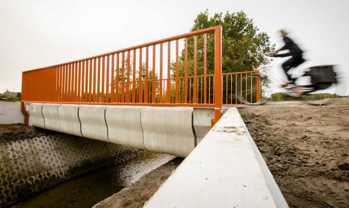 全球首座3D打印桥在荷兰通车