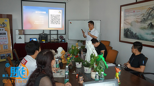 创想三维
首届免费体验课吸引一千多人关注