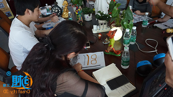 创想三维
首届免费体验课吸引一千多人关注