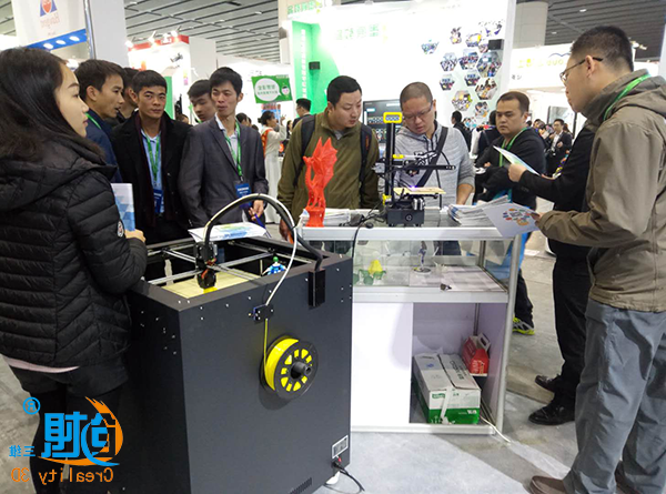 创想三维
精彩亮相第73届教育装备展  教育版3D打印机备受关注