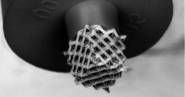 科学家研发双光子光刻技术突破了纳米级3D打印零部件