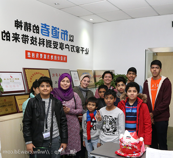 沙特阿拉伯学生走进创想三维
总部 领略3D打印的神奇魅力