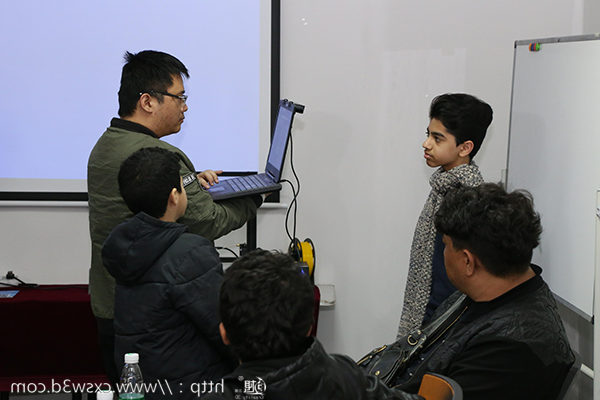 沙特阿拉伯学生走进创想三维
总部 领略3D打印的神奇魅力