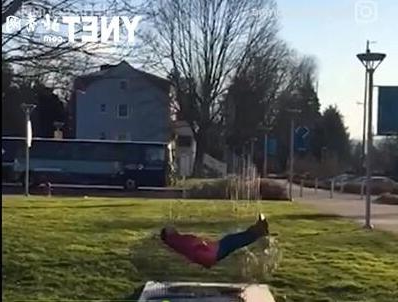 绝对的科技 男子用3D打印打造隐形人