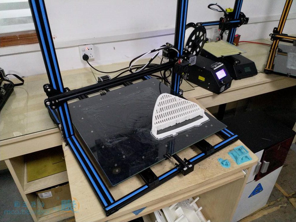 创想三维
：3D打印机玻璃热床板的优点和选用指南