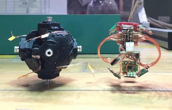 这个令人敬畏的3D打印机器人魔方可以解决自己