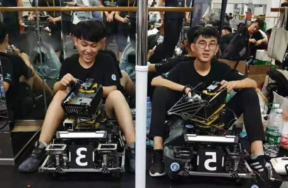 3D打印机机器人大赛学生图