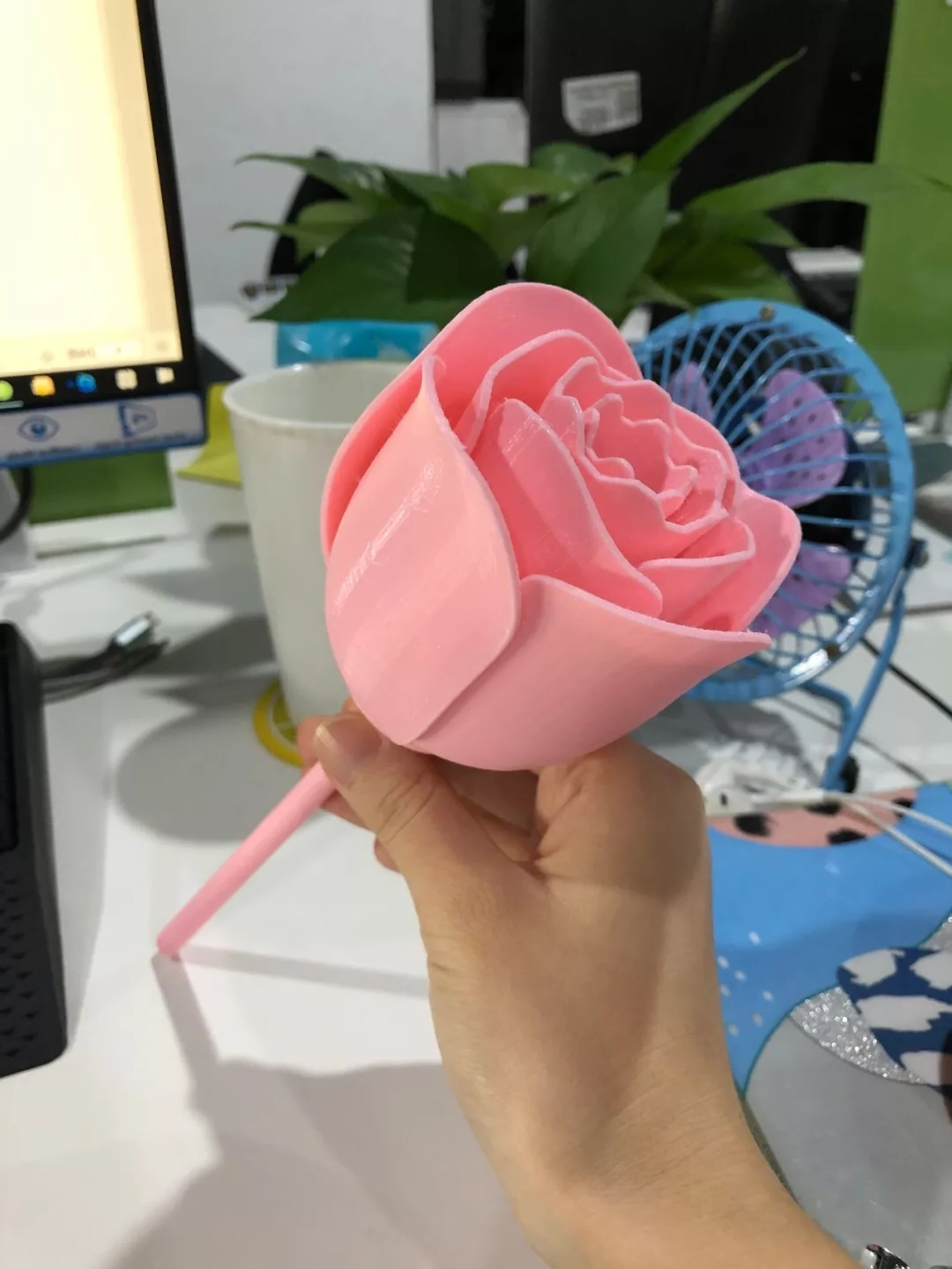 两个3D打印机模型用胶水粘起来