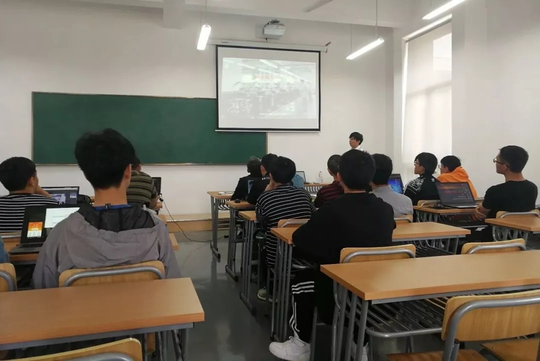 创想三维
3D打印机提供系统性全程培训