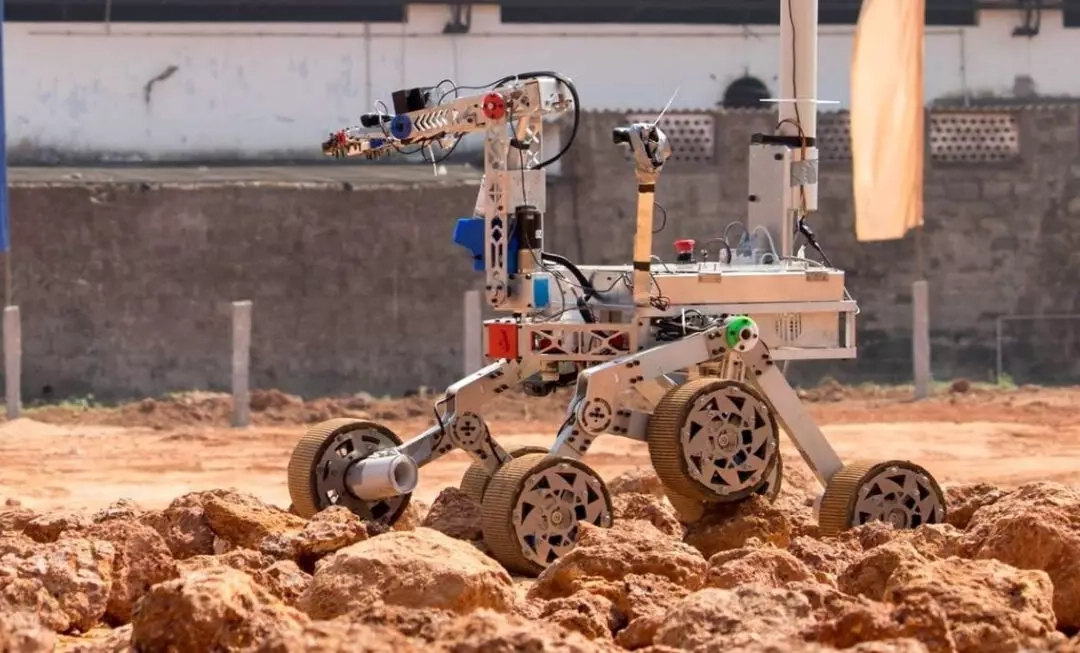 3D打印机器人漫游者-凯撒(Caesar)