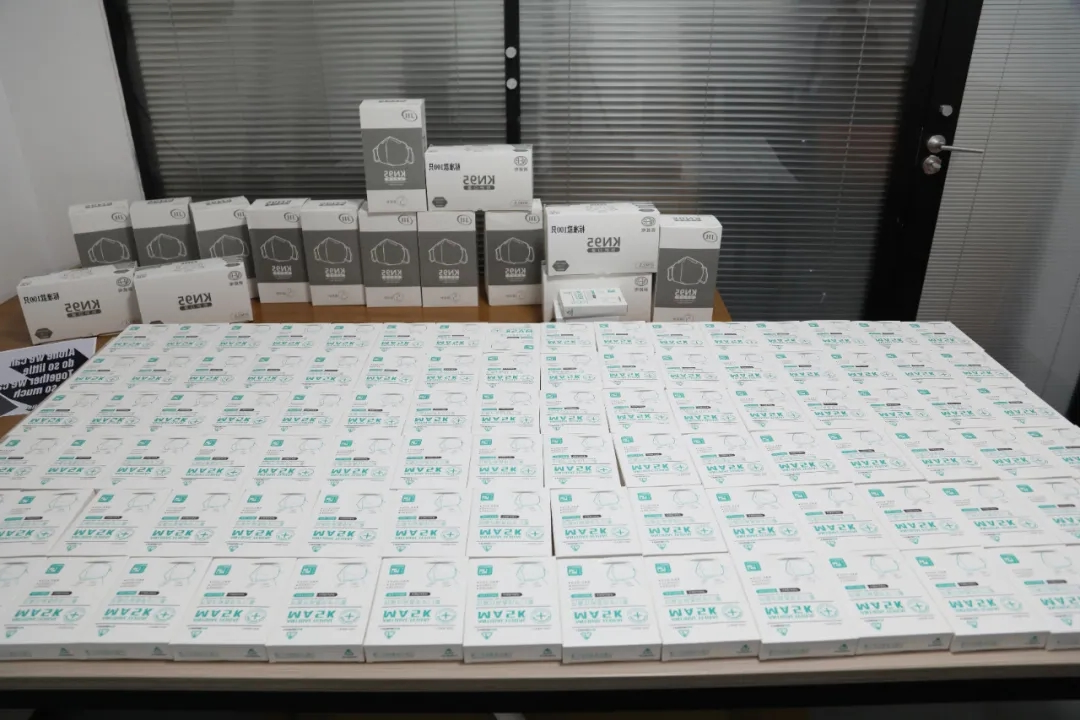 创想三维
3D打印机捐助5万只N95口罩 创想三维
3D打印机捐助5万只N95口罩