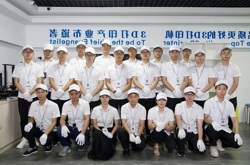 生产3D打印机的团队