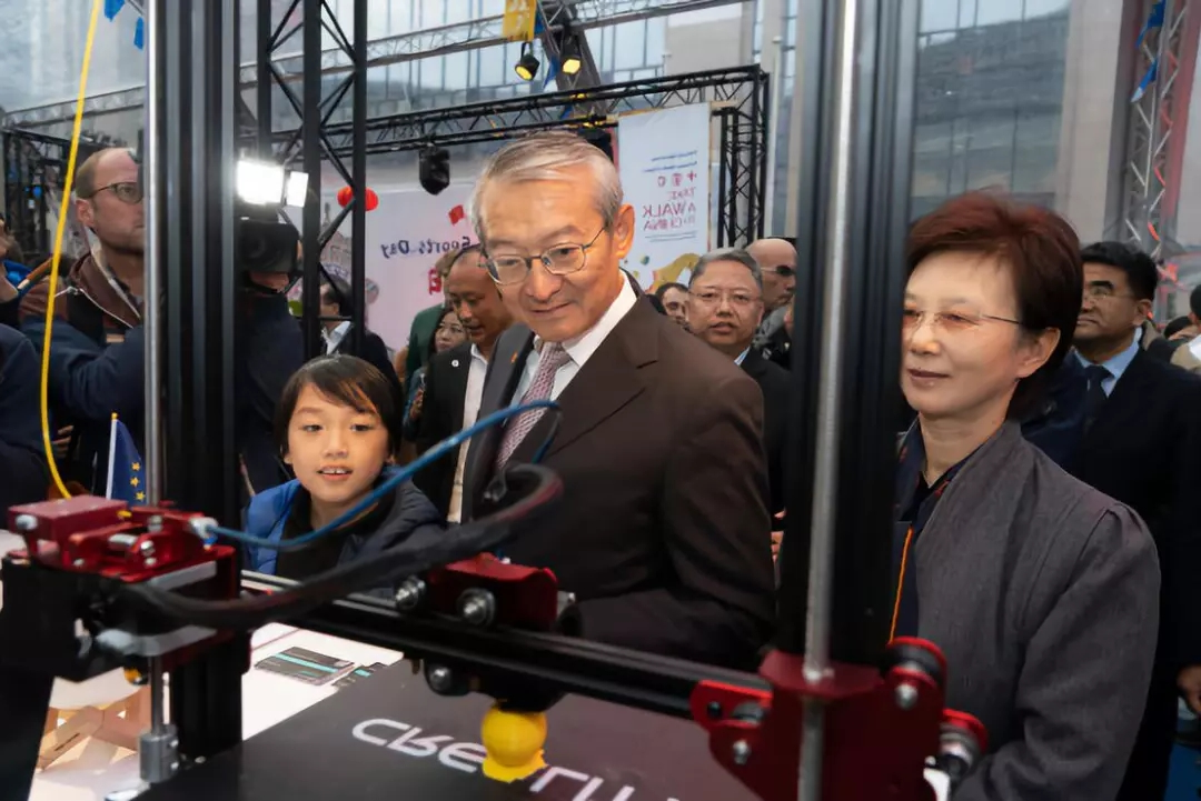 驻欧盟使团团长参观了创想三维
3D打印机