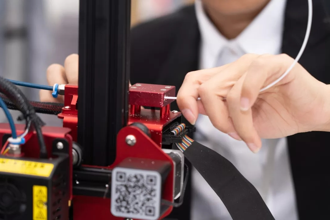 操作创想三维
3D打印机